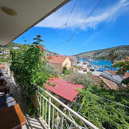 Kuca Pazanin * Vinišće