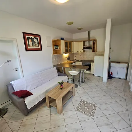 Kuca Pazanin Holiday home