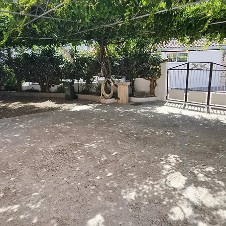Kuca Pazanin Holiday home Vinisce