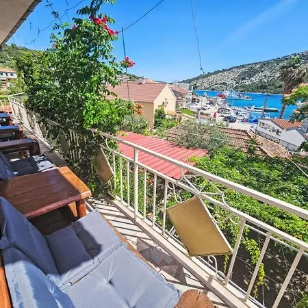 Kuca Pazanin Holiday home Vinisce