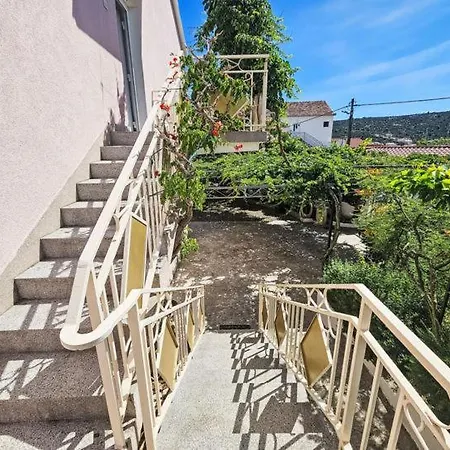 Kuca Pazanin Holiday home *